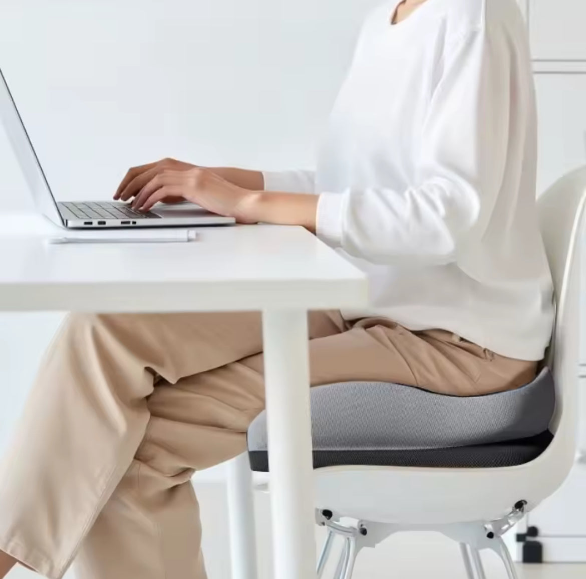 ErgoComfort™ – Ergonomisk Sittdyna & Ryggstöd